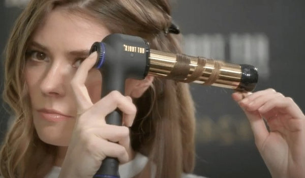 Create lustrous waves by using Hot Tools revolutionary CurlBar - Hot Tools Australia
